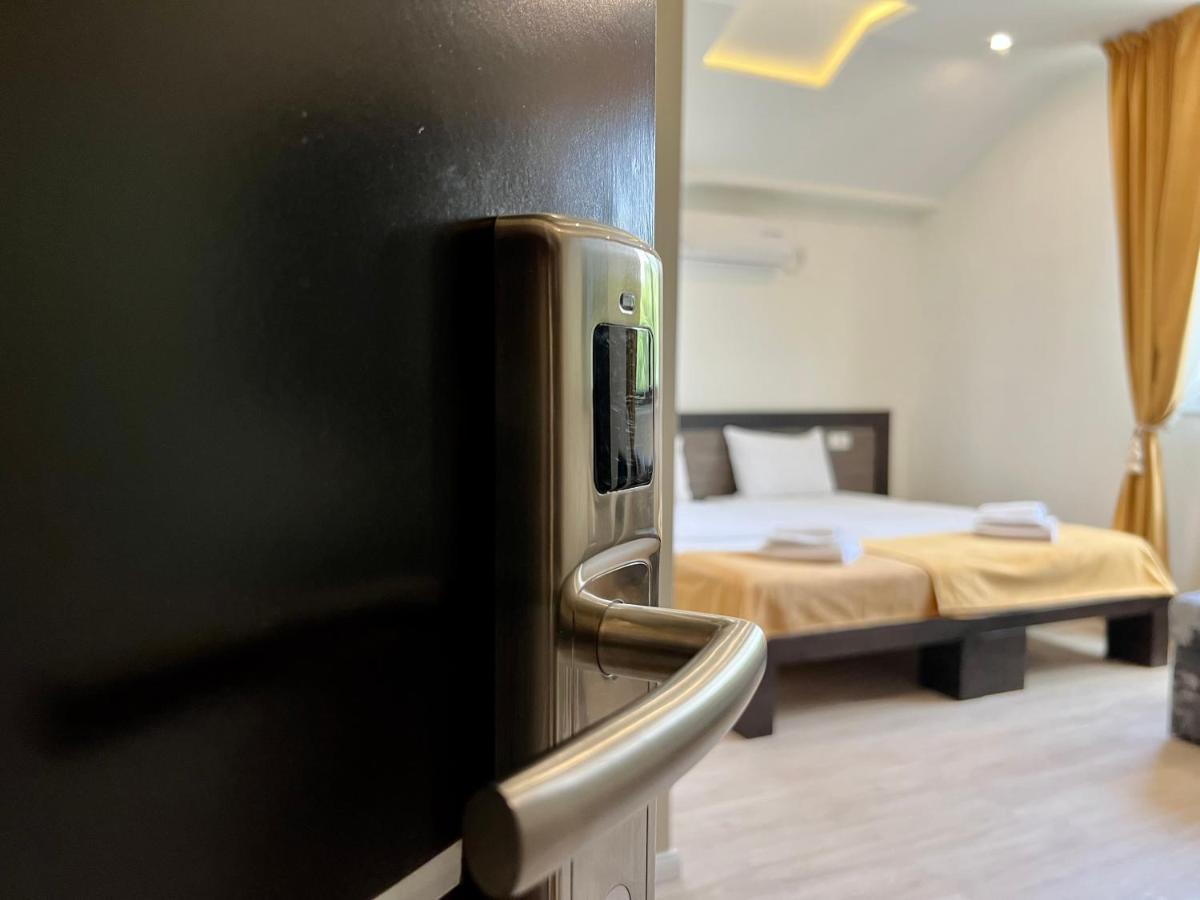 Side One Design Hotel Garni Βελιγράδι Εξωτερικό φωτογραφία