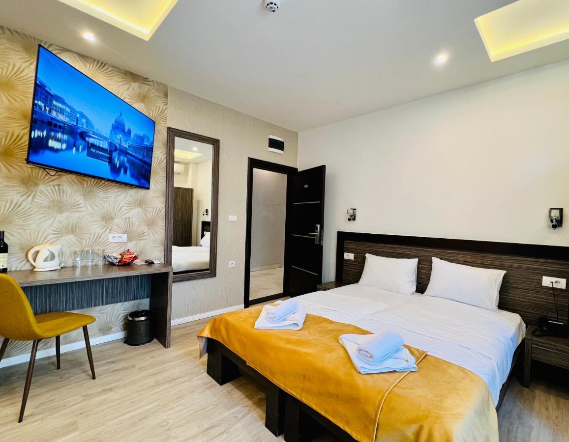 Side One Design Hotel Garni Βελιγράδι Εξωτερικό φωτογραφία